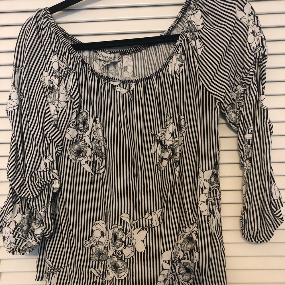 Stripes black and white 3/4 sleeve top
